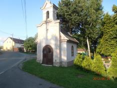 Kaple ve Svinné před opravou a po opravě